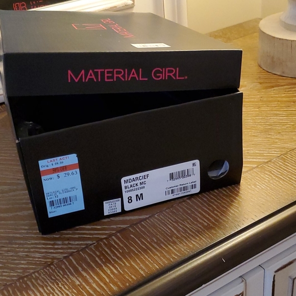 Shoes - Picture 4 of 4